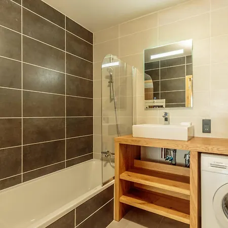 Moderne 4* Avec 2 Chambres, Balcon, Parking, Wifi Et Animaux Acceptes - Fr-1-638-25 Apartament *